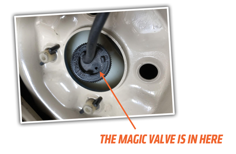 Illustration for article titled The Spare Tire Windshield Washer System in Old Volkswagens Is Both Ridiculous and Clever